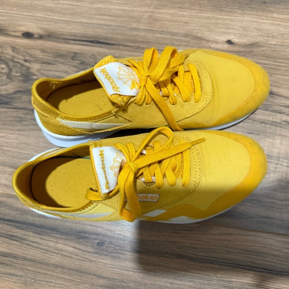 Reebok Classic Nylon "Team Yellow/Team Yellow/Chalk" Women's 8.5 - Picture 2 of 4